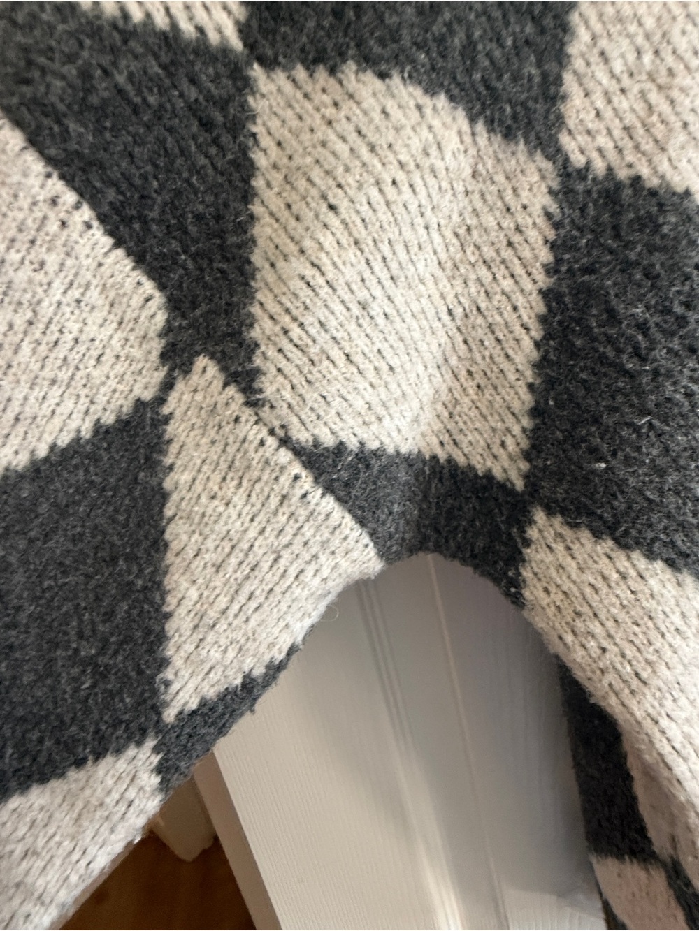 Abercrombie & Fitch Size Medium Wool blend Argyle Crewneck Sweater -Gray & Cream - Picture 3 of 16